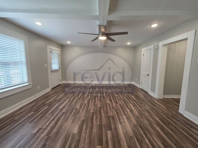 Building Photo - 3523 Barwood Cir