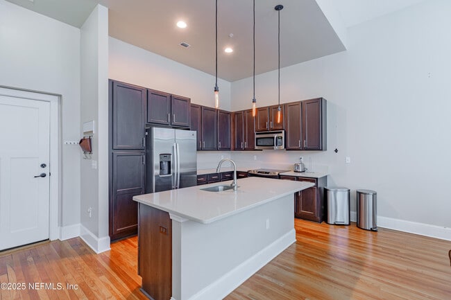 Building Photo - 2525 College St