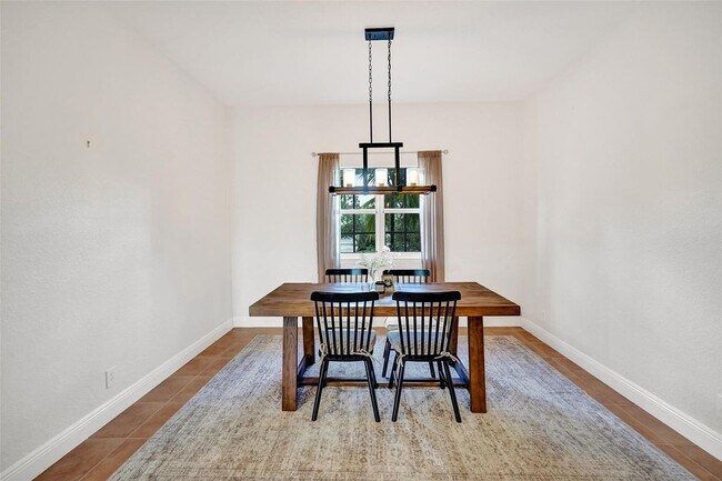 Building Photo - 228 SW 6th Ct