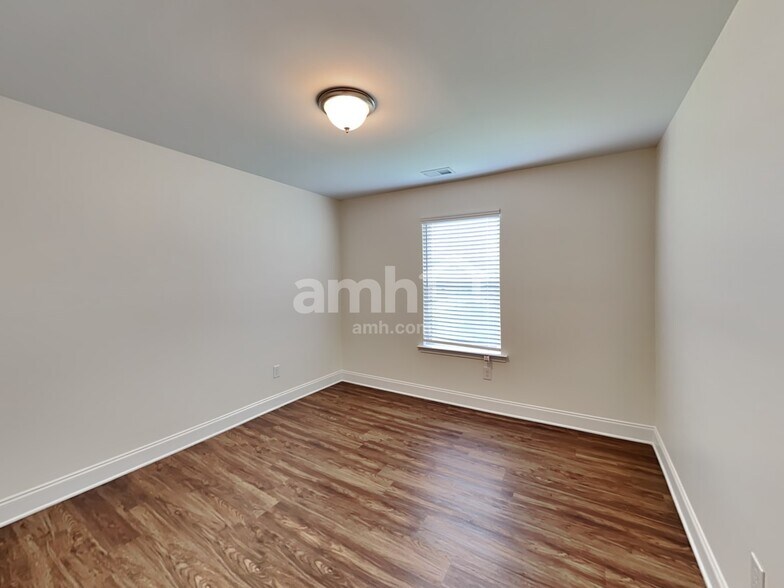 Building Photo - 1002 Merlot Ct