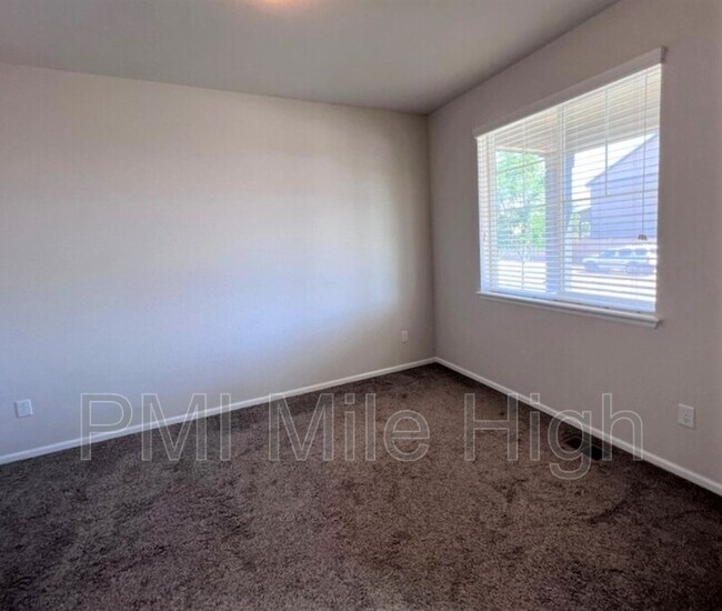 Building Photo - 12523 Grape St