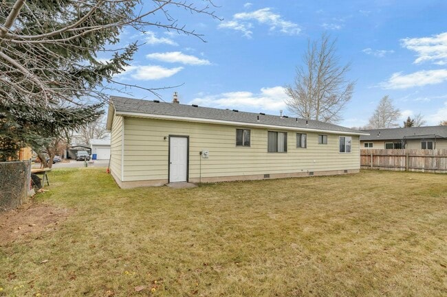 Building Photo - 24 Jaxson Dr