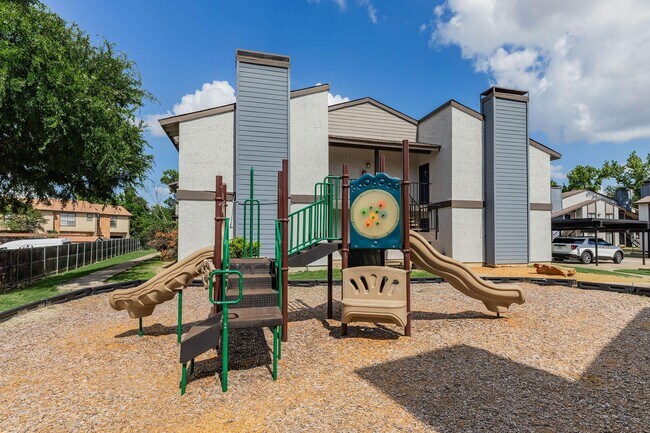 Building Photo - The Reserve at Lake Highlands