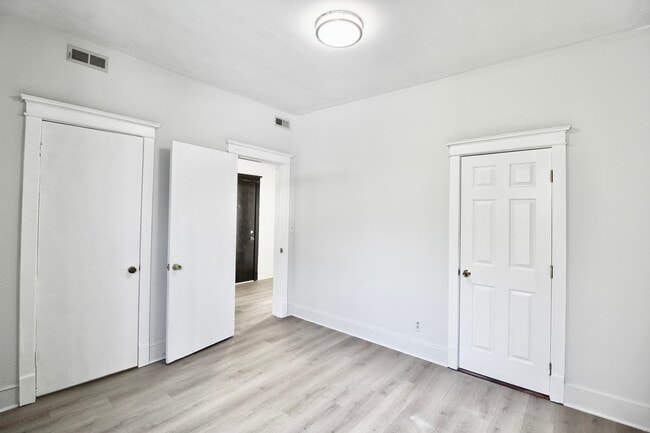 Building Photo - 3720 S Indiana Ave