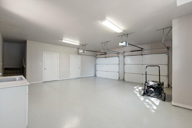 Building Photo - 101 Up There