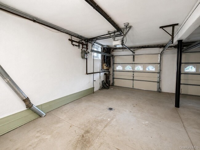 Building Photo - 42 Crestview St
