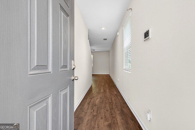 Building Photo - 122 Silver Birch Pass
