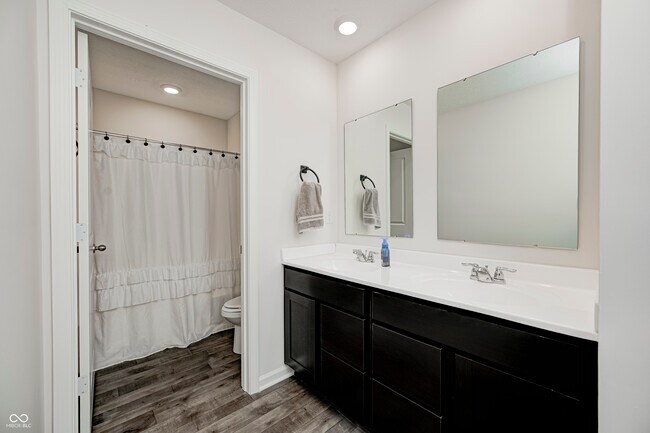 Building Photo - 2214 Warbler St