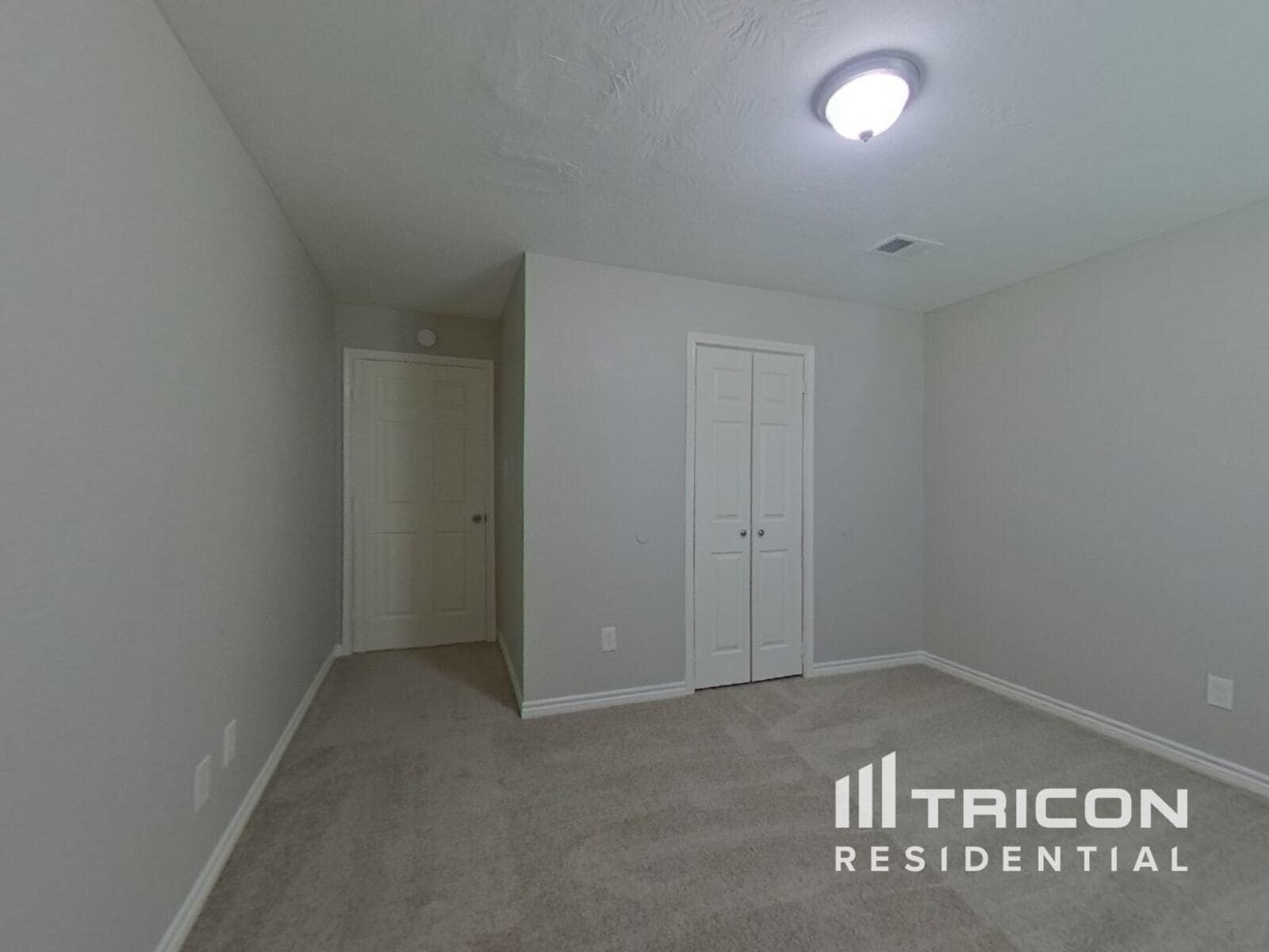 Building Photo - 729 Forest Ln Dr