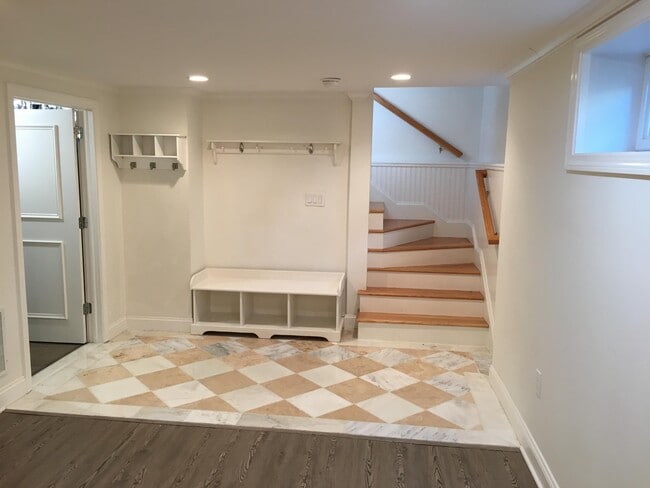 Building Photo - 5 Oakland Terrace