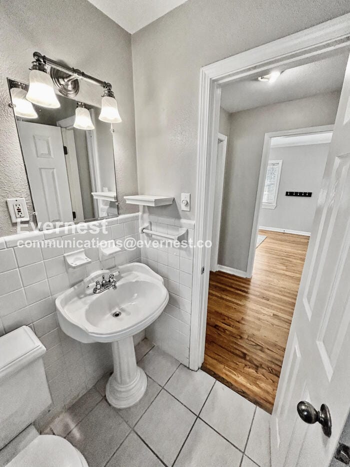 Building Photo - 841 Frederica St NE