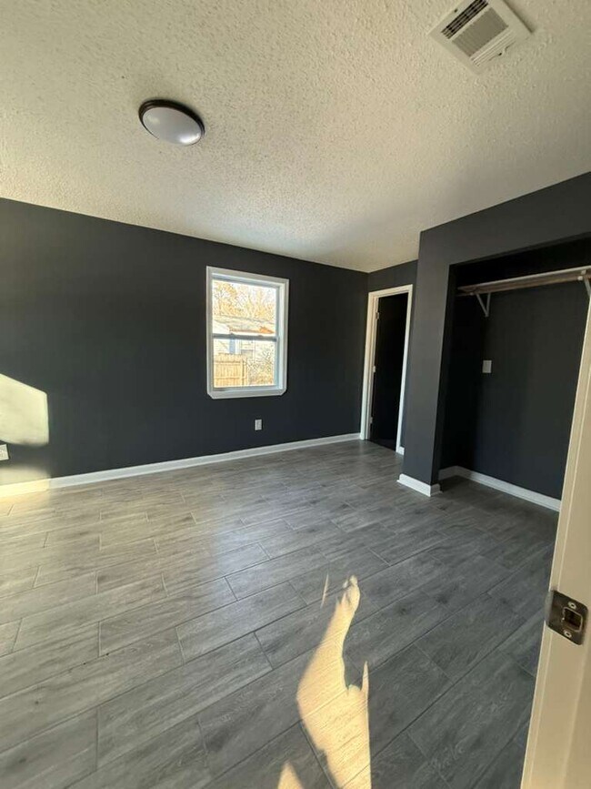 Building Photo - 1266 Russwood Rd