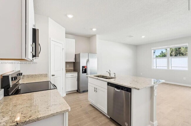 Building Photo - 478 Salisbury Cir