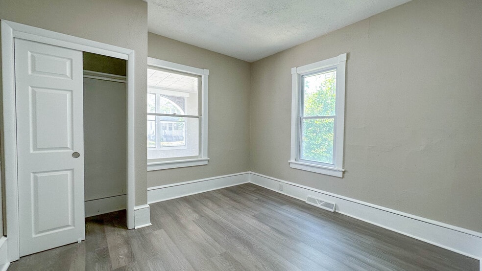 Building Photo - 808 E Main St