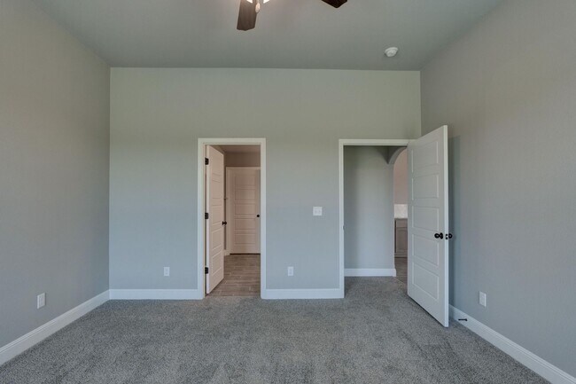 Building Photo - 802 Delaney Dr