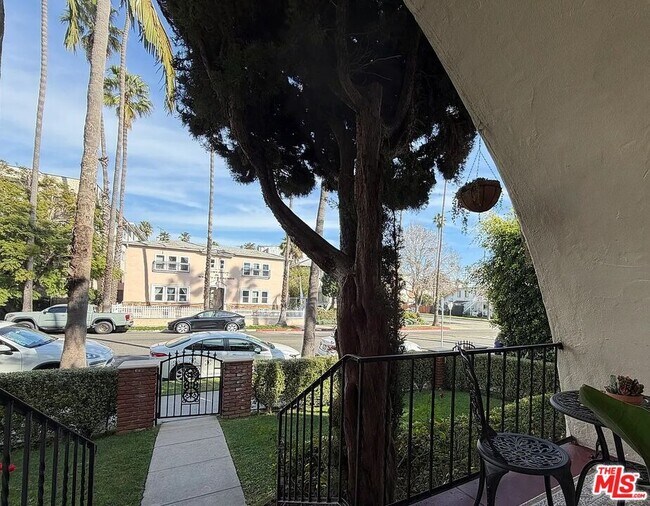 Building Photo - 854 4th St