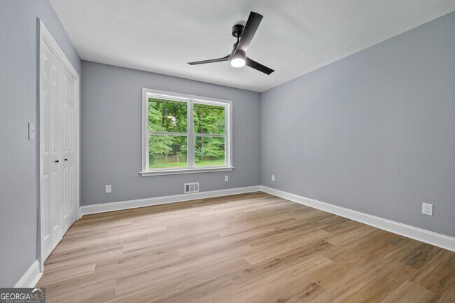 Building Photo - 3266 W Manor Ln SW