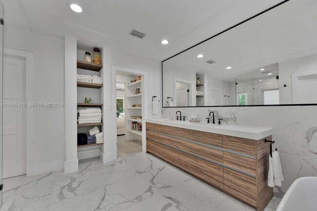 Building Photo - 6140 SW 90th St