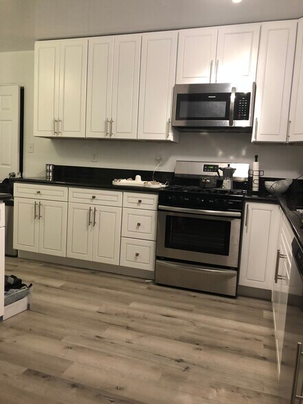 Primary Photo - 3951 8th Ave