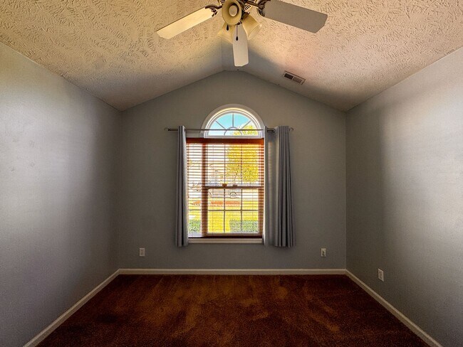 Building Photo - Lovely 4 Bed 2 Bath Home in Hope Mills