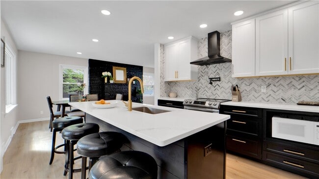 Building Photo - 288 Oakridge Dr