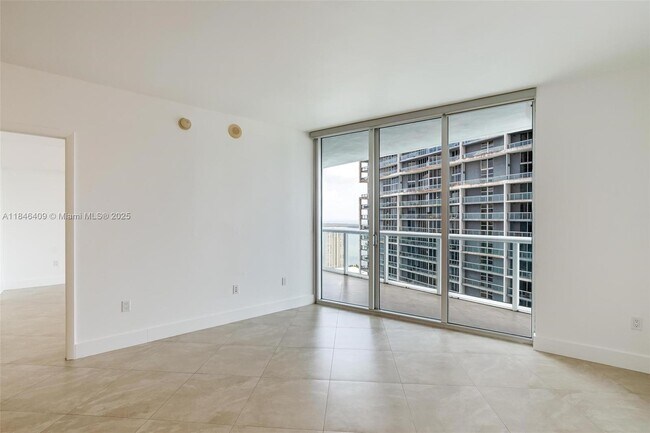 Building Photo - 475 Brickell Ave
