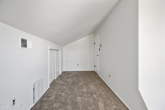 Building Photo - 32 Dakota Ave