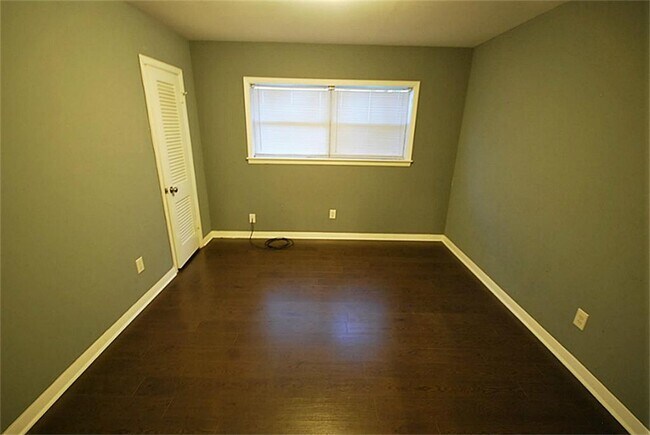 Building Photo - 986 Chamboard Ln