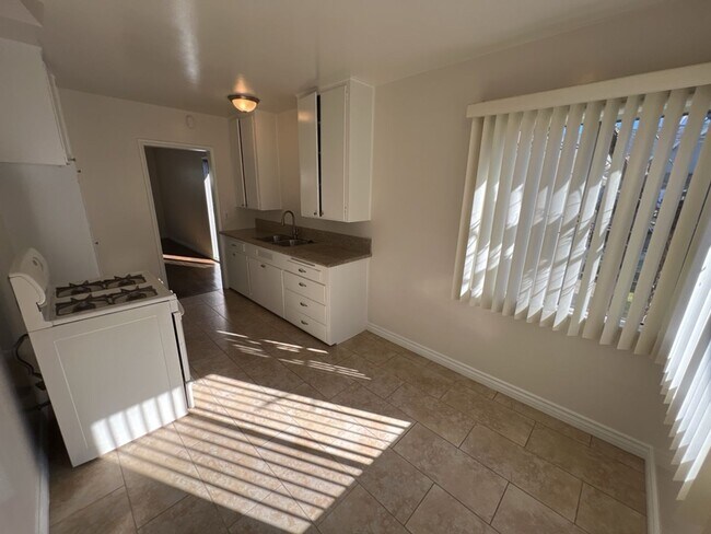 Building Photo - 354