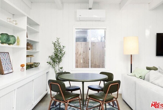 Building Photo - 818 Palms Blvd