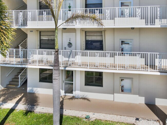 Building Photo - 6073 Balboa Cir