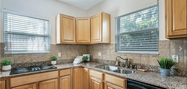 Building Photo - 3109 W Oakellar Ave
