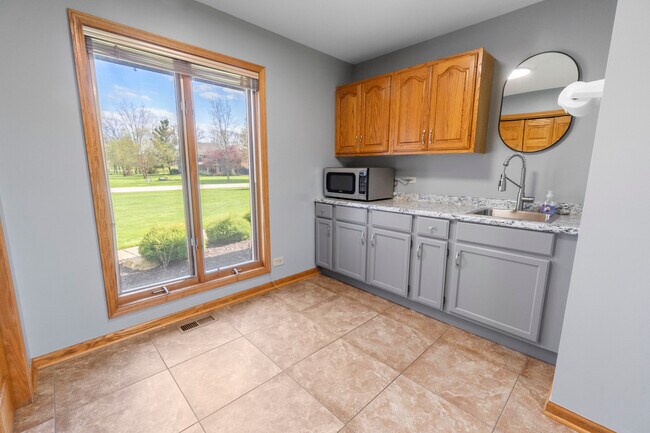 Building Photo - 2208 Crystal Cir