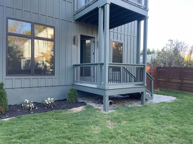 Building Photo - 239 Lowry St NE