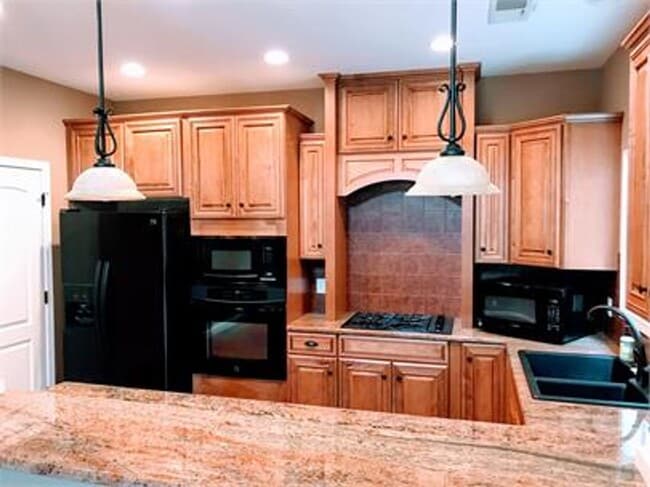 Building Photo - Townhouse in Forest