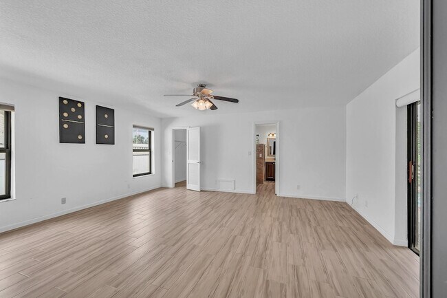Building Photo - 303 NW 105th Terrace