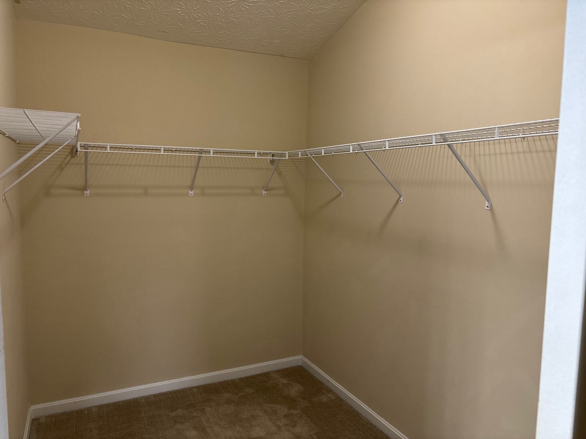 Building Photo - 9400 Clubview Dr