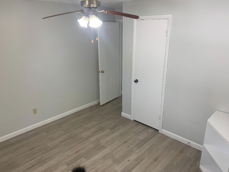 Building Photo - 214 Sand Creek Rd