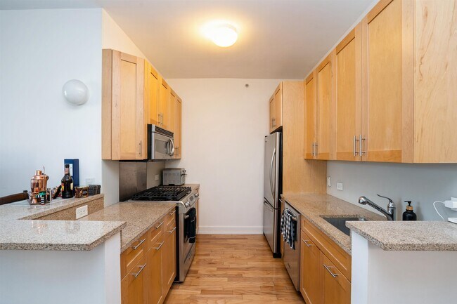 Building Photo - 105 Greene St