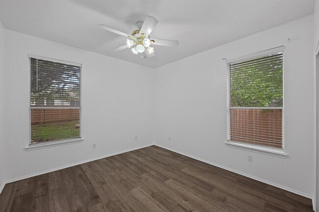 Building Photo - 4433 Chickasaw Ct