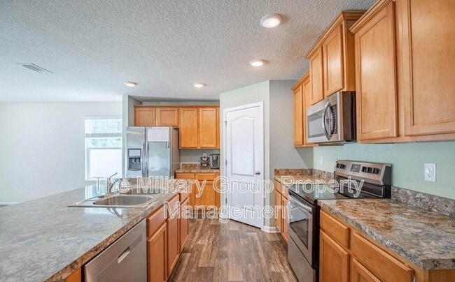 Building Photo - 6914 Sandle Dr