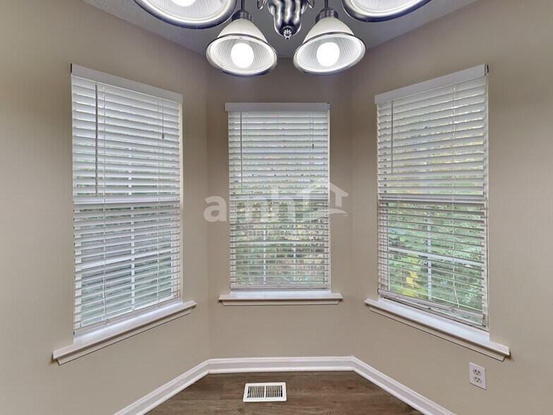 Building Photo - 446 Thornbrooke Dr