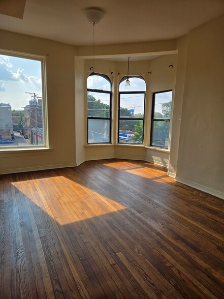 Building Photo - 1143 N California Ave