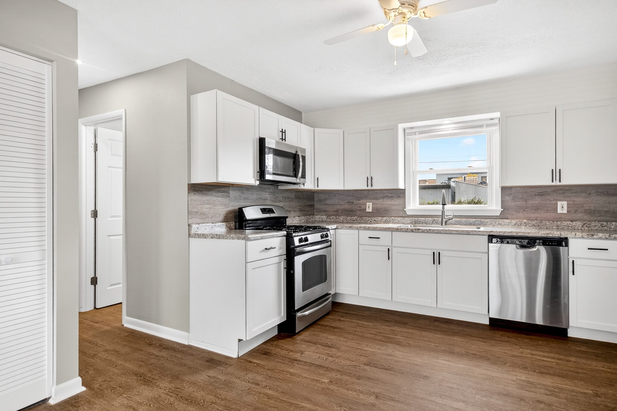 Building Photo - 903 Merrill Ave