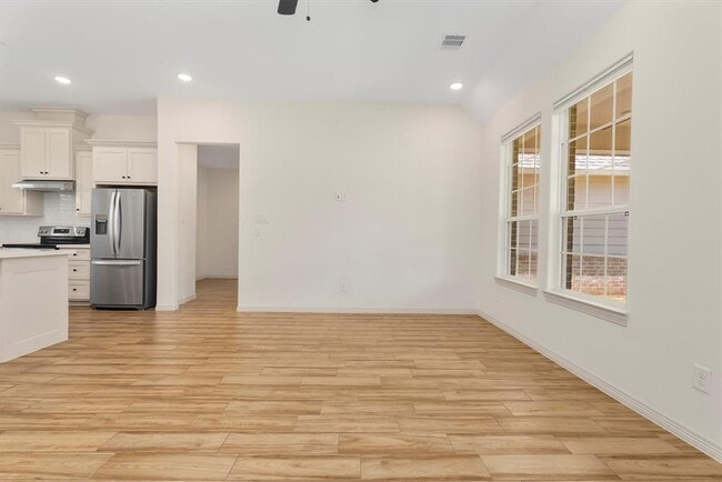 Building Photo - 24738 Roscommon Ln