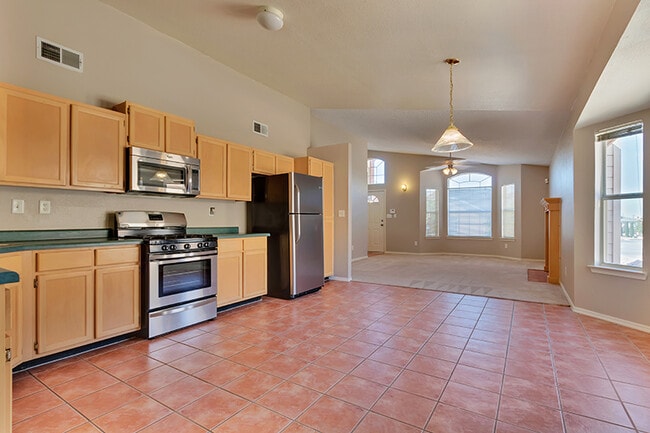 Building Photo - 1417 Plaza Verde Dr