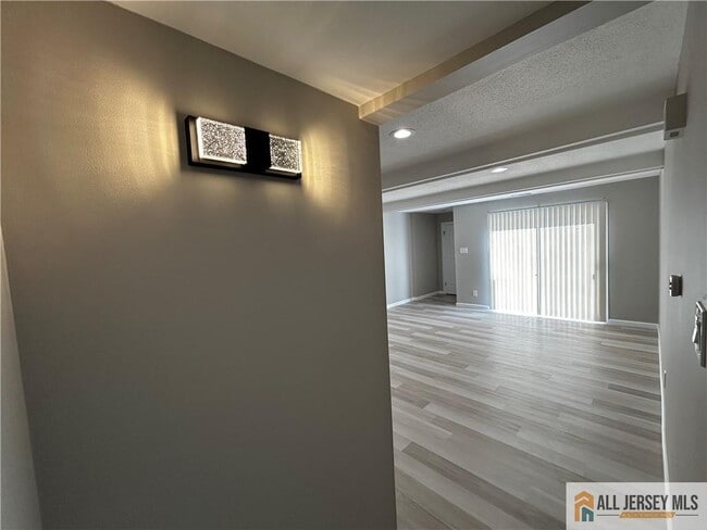 Building Photo - 13 Sweetgum Ln