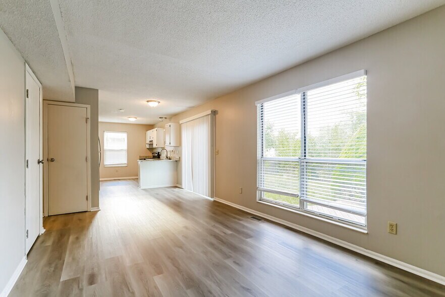 Building Photo - 6208 Glencairn Cir