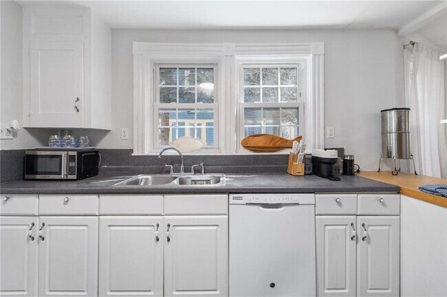 Building Photo - 58 Gibbs Ave