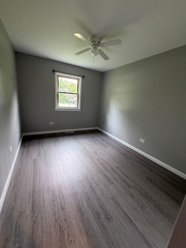 Building Photo - 1811 Hazelwood Dr